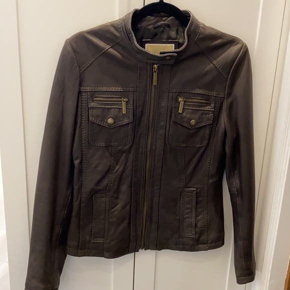 Michael Kors brown leather jacket. Perfect fit. Soft leather. Brown. Size small - Picture 9 of 10